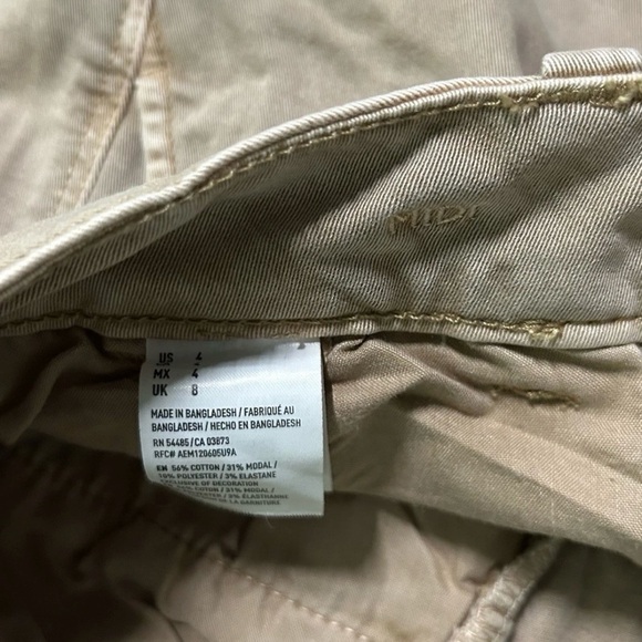 Women’s American Eagle Beige Super Stretch Midi Shorts Size 4 - Picture 3 of 3